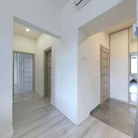 Lovely 2-bedroom In Centre Of Lägenhet *