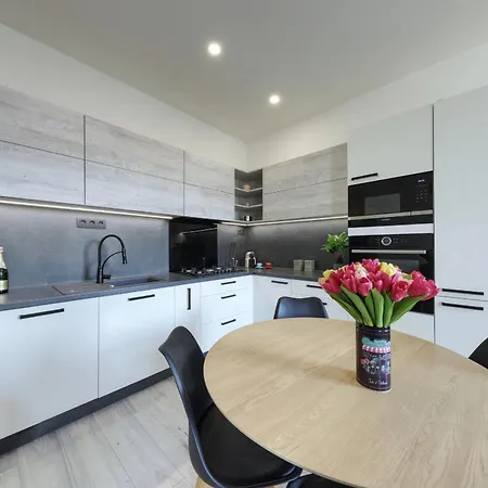 Lovely 2-bedroom In Centre Of Apartamento Bratislava